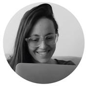 Profesora de Diseño Gráfico para estudiantes secundarios y-o universitarios
